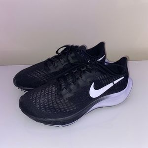 NEVER WORN: Womens Nike Zoom Pegasus 37, size 6.5, black with white details